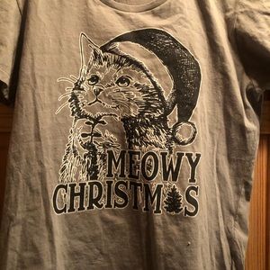 Women’s Large “Meowy Christmas” T-shirt 🌲⛄️